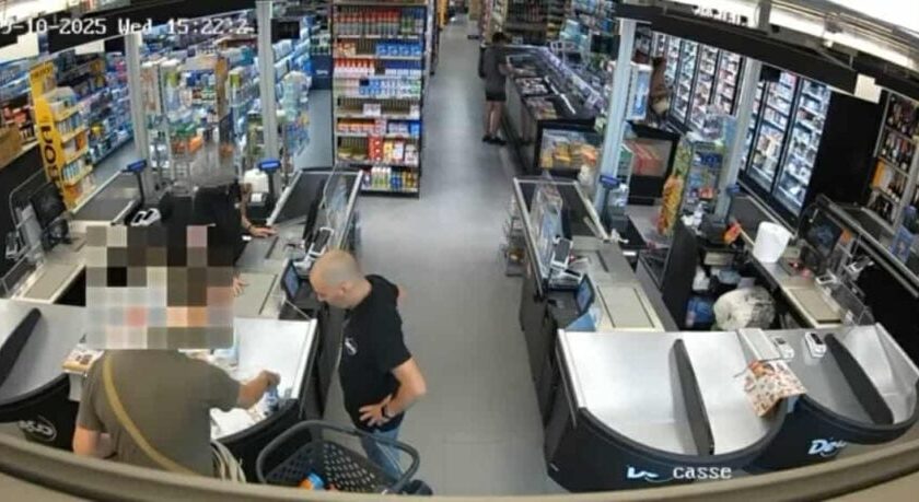Furto nel supermercato di Ascea Marina: ripreso dalle telecamere mentre nasconde prodotti in borsa