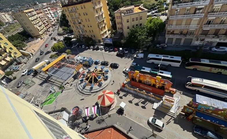 Salerno, i residenti di via Carella insorgono contro il Comune ed il gestore delle giostrine
