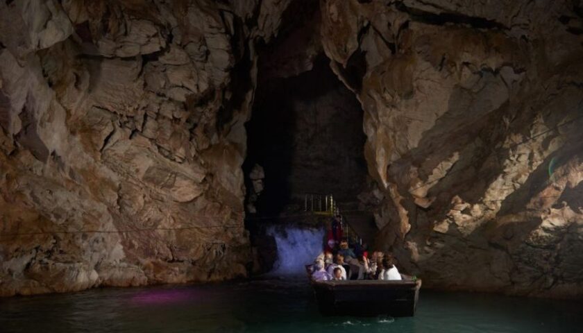 Grotte di Pertosa-Auletta al via mostra su San Michele Arcangelo: fede e storia nella roccia