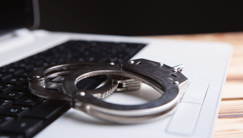 HO UN PICCOLO PRECEDENTE PENALE E DEVO PARTECIPARE AD UN CONCORSO PUBBLICO: IN CHE MODO LO POSSO CANCELLARE?