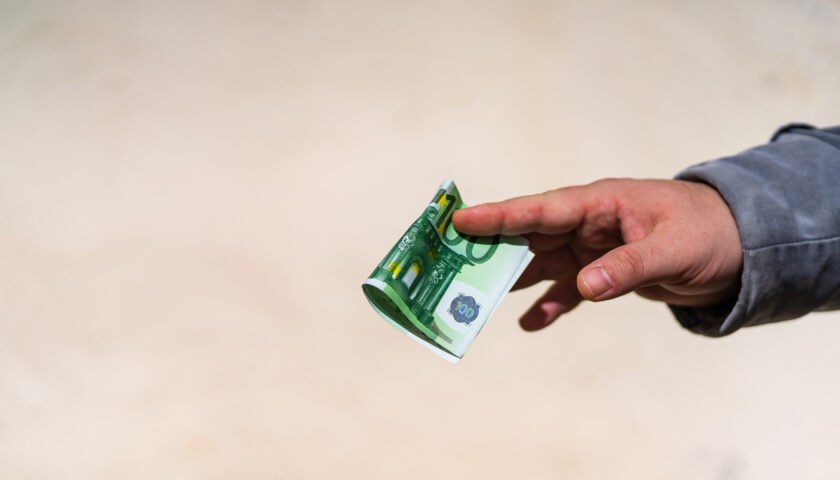 LA MIA EX SI È TROVATA UN NUOVO COMPAGNO MA PRETENDE SEMPRE L’ASSEGNO DI MANTENIMENTO: LO PUÒ FARE?