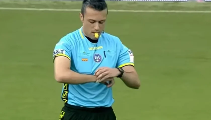 Salernitana, De Angeli fischia per la partita di Giugliano