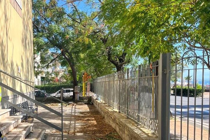 Salerno, i residenti di Torrione: “Alle spalle della Matteo Mari è una selva, diamo spazio ai competenti”