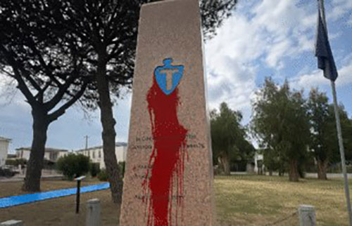 Capaccio/Paestum, imbrattato il Monumento ai Caduti