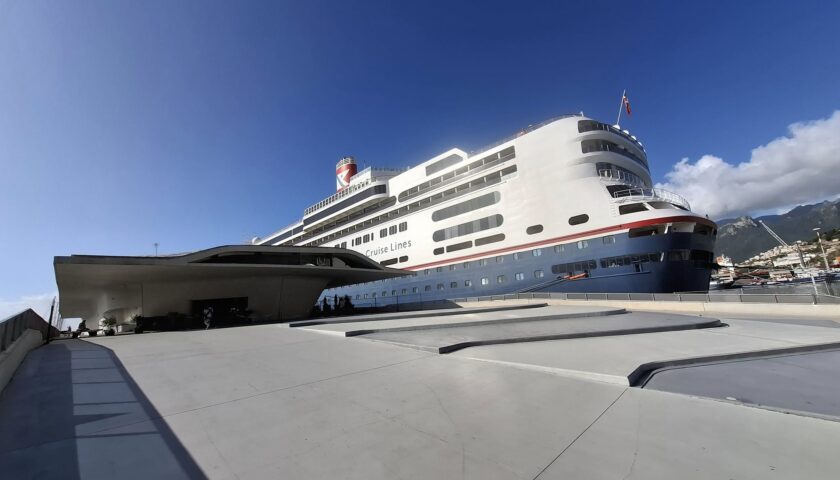Salerno, al Terminal Crociere Zaha Hadid attracca la Borealis con 1400 passeggeri