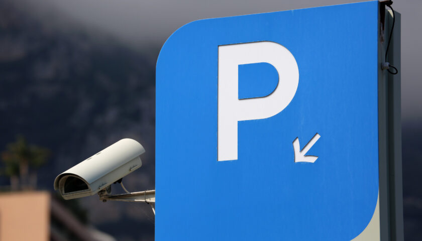 PARCHEGGIO A PAGAMENTO NON RISPONDE DI FURTI E DANNI ALLE AUTO: COSA DICE LA LEGGE?
