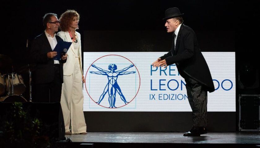 Premio Leonardo: il sosia di Totò incanta l’Auditorium del Centro Sociale di Salerno