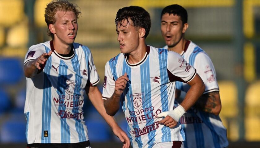 Salernitana, anche a Giugliano vittoria in rimonta: primato consolidato