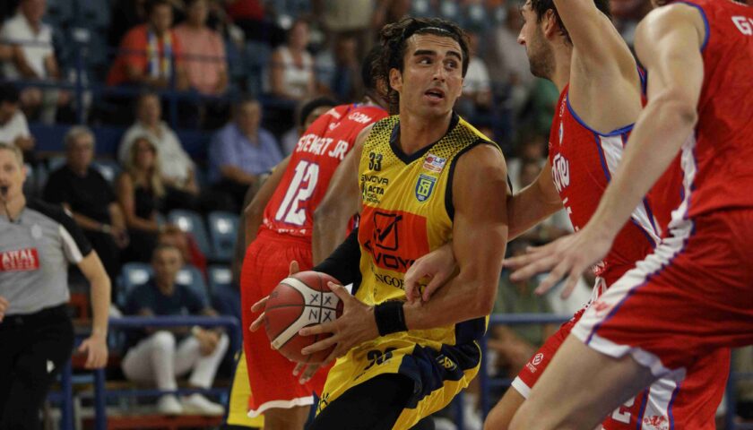 Givova Scafati, la prima è ok: battuta Mestre 76-61