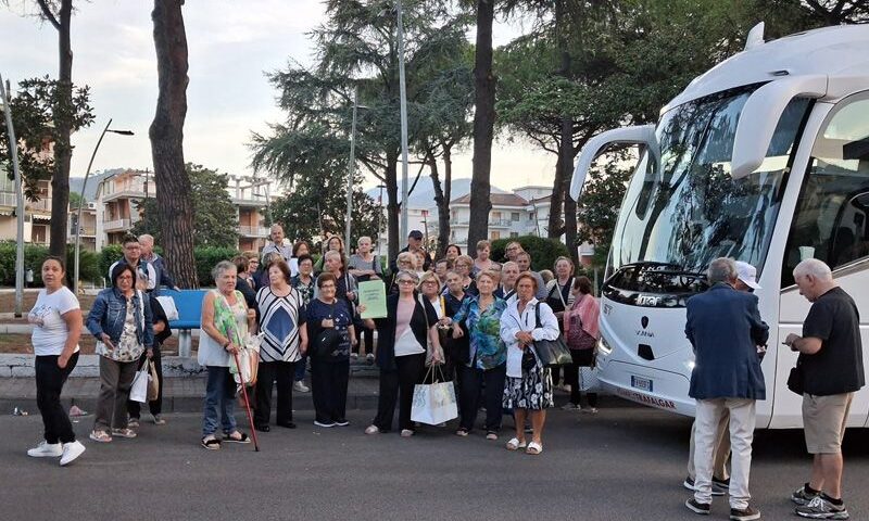 I “Nonnini” di Roccapiemonte partiti per la vacanza a Rimini