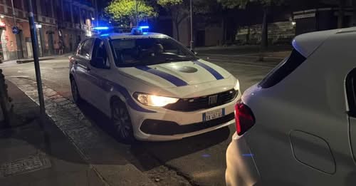 Carabinieri e polizia municipale in strada, presidiati Carmine e piazza San Francesco