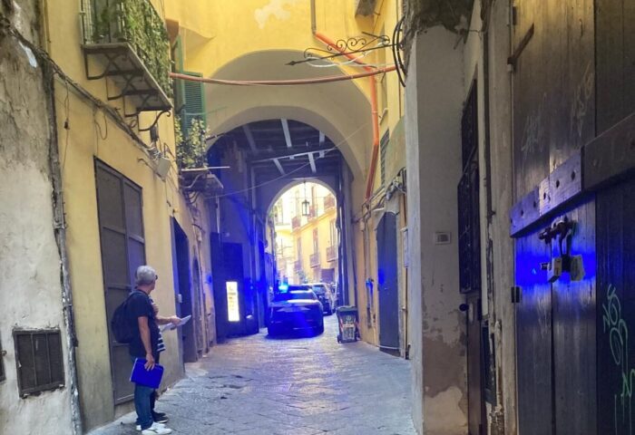 Salerno, colpi di pistola contro due tunisini in Largo Dogana Vecchia