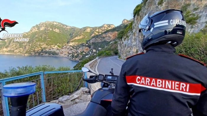 Giallo a Conca dei Marini: ciclista 24enne di Praiano trovato riverso sull’asfalto