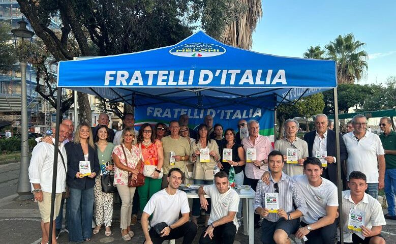 Salerno abbraccia Fratelli d’Italia: piazza gremita e consenso in crescita. Fabbricatore: “Pronti a guidare la Campania”