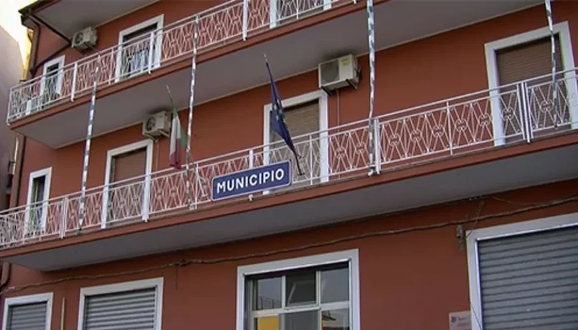 Albanella, polemica sull’esternalizzazione della riscossione tributi: Guarracino denuncia costi eccessivi