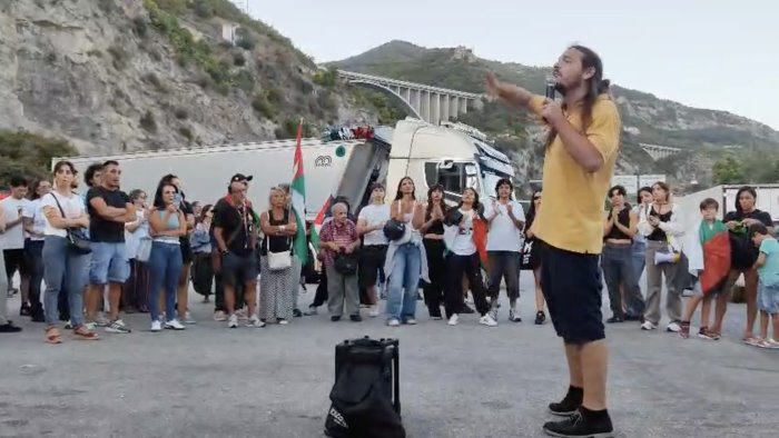 “Stop al traffico d’armi verso Israele”, protesta USB al porto di Salerno
