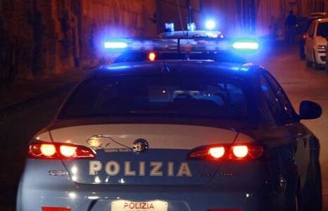 In auto a Salerno con un faro non funzionante, fermato e gli trovano la cocaina nel cruscotto: arrestato a Torrione