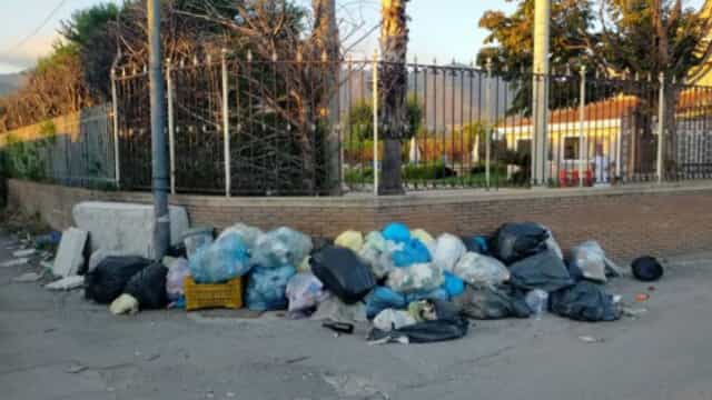 Nocera Inferiore, rifiuti in via Carrara d’Amora: denuncia di Fratelli d’Italia