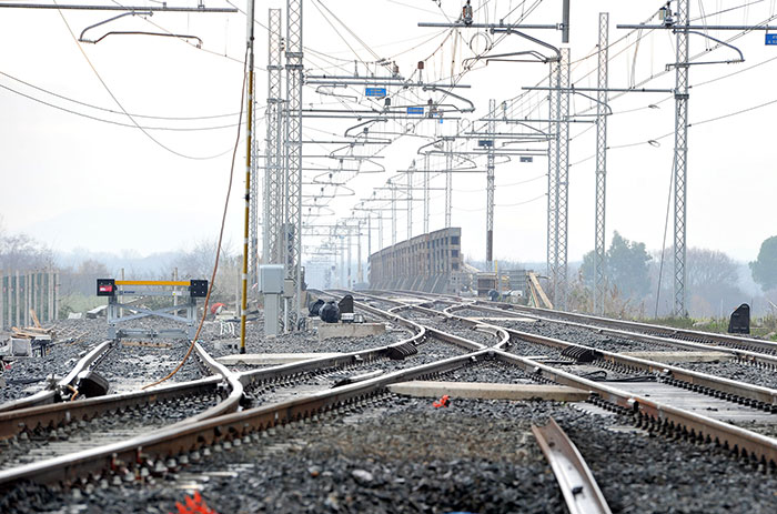 Linea Storica ferrovie, edificio pericolante: stop ai treni