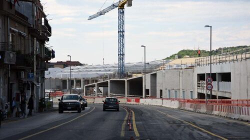 Salerno, i residenti di via dei Greci: i miasmi uccidono la nostra aria e la nostra vita Salerno, i residenti di via dei Greci: i miasmi uccidono la nostra aria e la nostra vita