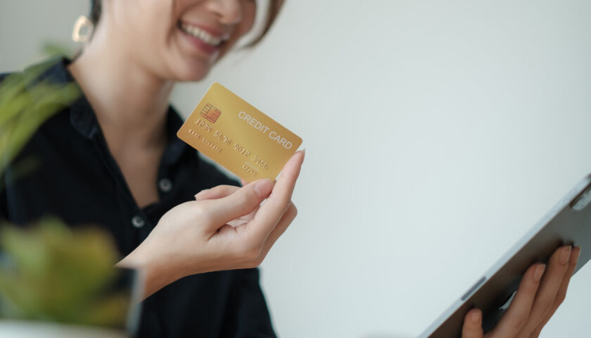 DUE CUORI E DUE BANCOMAT! POSSO ADOPERARE LA CARTA DI CREDITO DI MIO MARITO IN SUA ASSENZA?