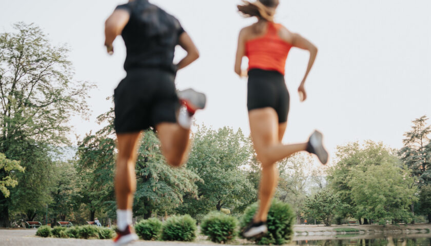 STAVO PER INVESTIRE UN “RUNNER” CHE CORREVA PER STRADA SULLA CARREGGIATA! MA È UN COMPORTAMENTO LECITO?