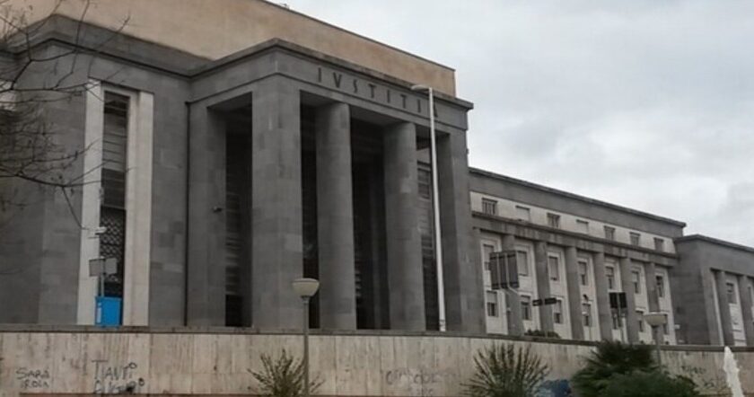 Truffa online e riciclaggio tra Cilento e Sardegna, rinviato a giudizio un 49enne sardo