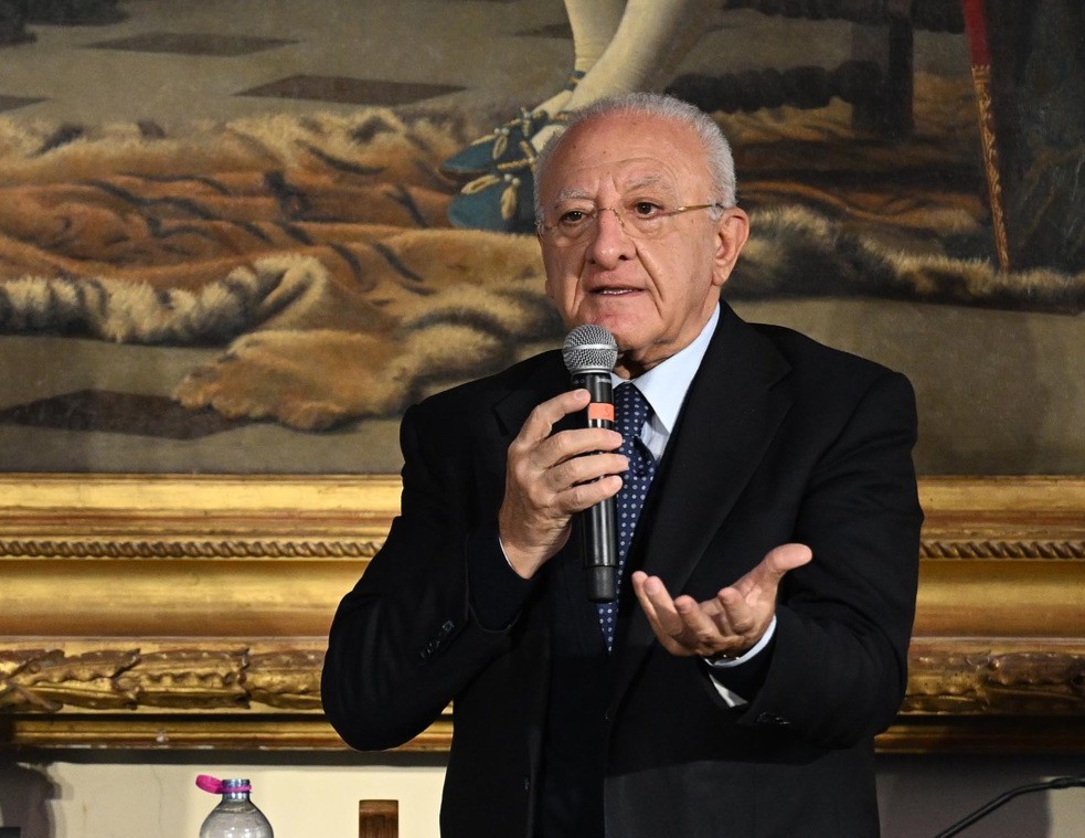 Salerno, stop ai fuochi d’artificio illegali: De Luca annuncia controlli e nuove misure