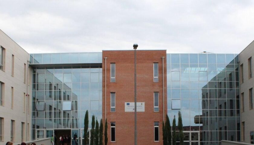 La Gentilezza tra i banchi: l’IIS “Enzo Ferrari” di Battipaglia celebra la Giornata Mondiale della Gentilezza