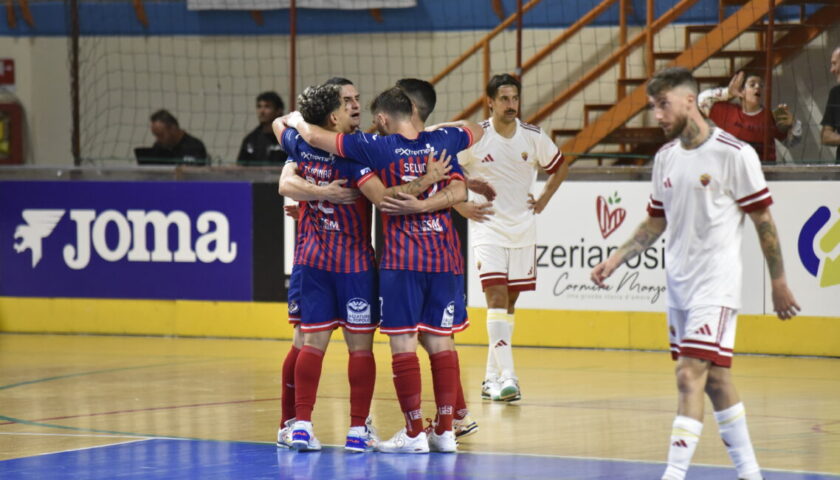 Il ritorno al PalaSele è trionfale per le volpi, cinquina alla Roma