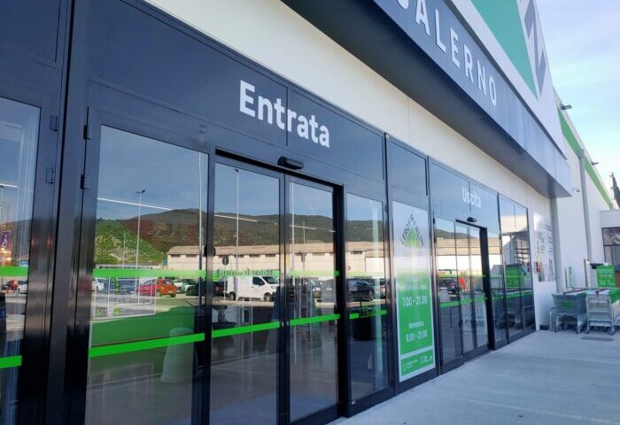 Salerno, colpo da  Leroy Merlin in via delle Calabrie: ladri in fuga con 6500 euro