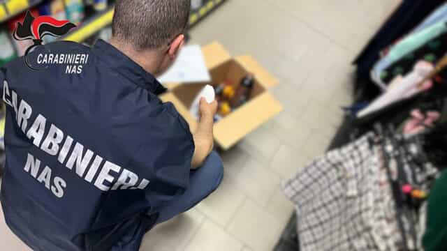 Sotto sequestro in un negozio confezioni di gel semipermanente per unghie