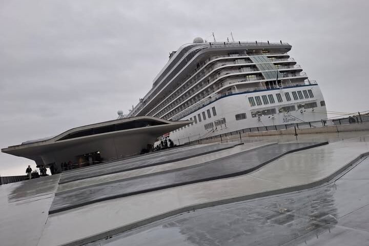 Salerno, l’Oceania Marina apre l’ottobre delle crociere