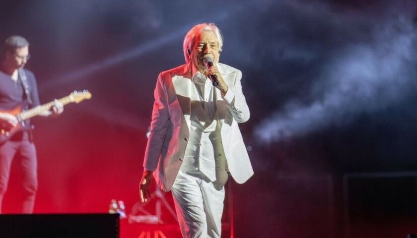 Nino D’Angelo annuncia il ritorno al PalaSele di Eboli per i 50 anni di carriera