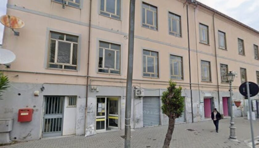 Salerno, fessure nel muro: schiude la ex scuola “De Vecchi” di Ogliara