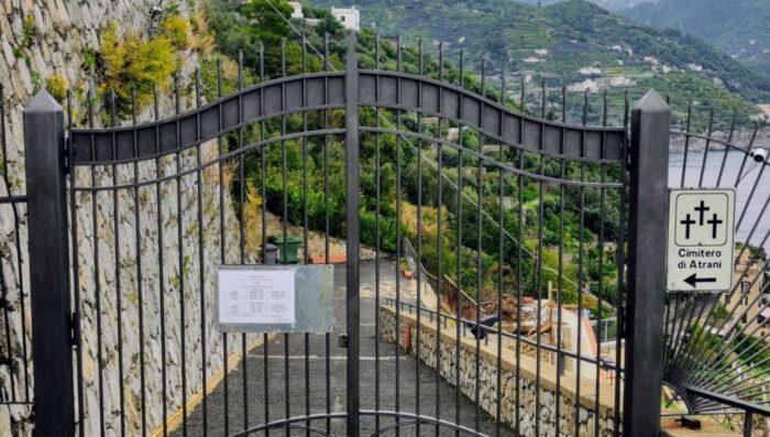 Ravello, la proposta: meno luci al cimitero per commemorazione dei defunti e più opere di beneficenza