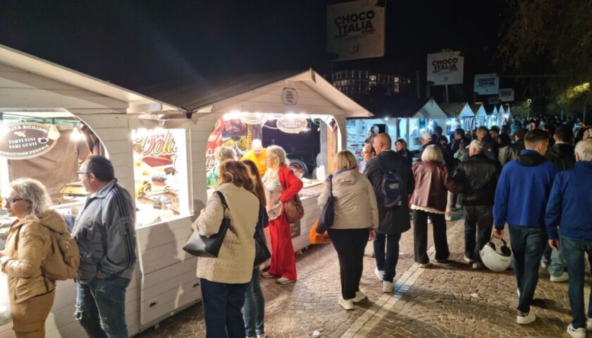 Sul lungomare di Salerno la tavoletta di cioccolato più lunga del mondo