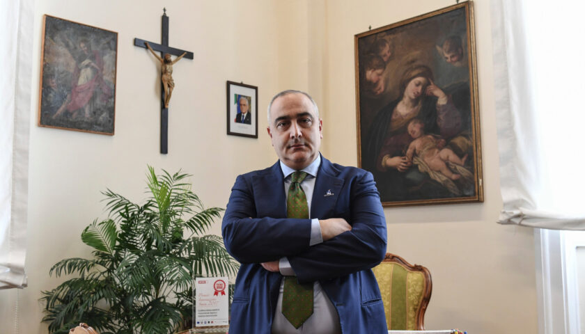 Presunte vessazioni nei confronti di studentesse del corso di laurea in Ostetricia a Salerno, il manager Verdoliva del Ruggi: caso già denunciato