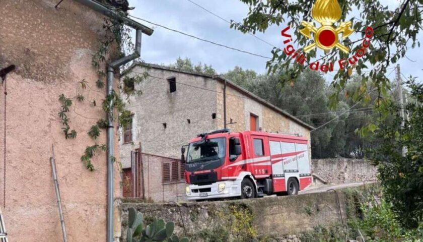 Vallo della Lucania, paura in via Longobardi per un incendio in un appartamento