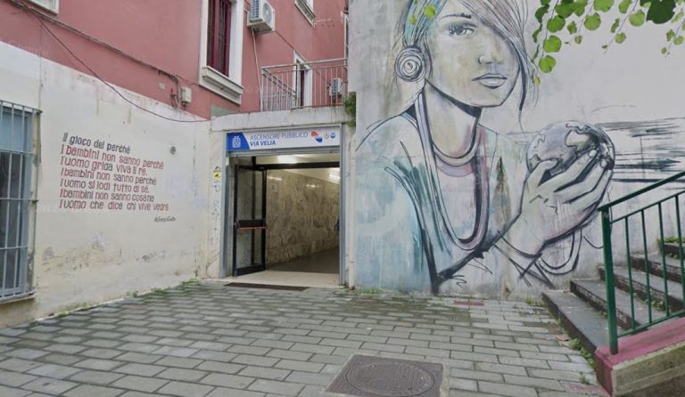 Salerno, l’ascensore che collega via Velia con i Mutilati verso lo stop  prima dei lavori