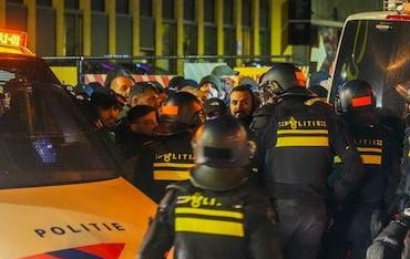 Eindhoven, espulsi 230 tifosi napoletani, biglietti annullati