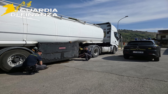 Castel San Giorgio: sotto sequestro auto cisterna con 12mila litri di gasolio di contrabbando