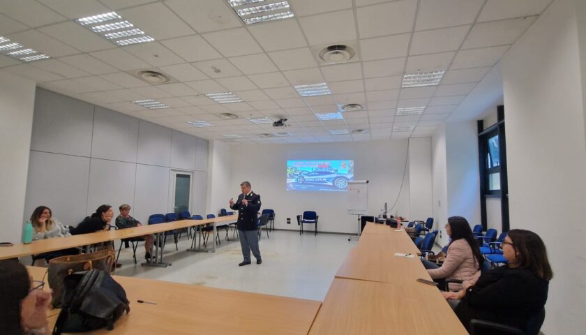 “Guida Sicura”, lezioni di guida responsabile con la Polizia di Stato