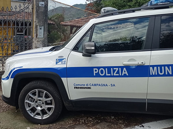 Campagna, uomo fa irruzione in classe e minaccia alunni e docenti