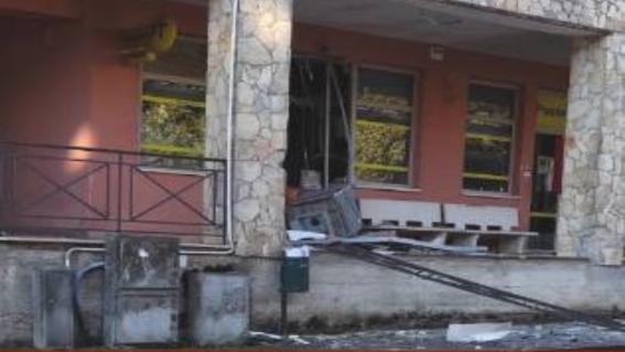Laviano, esplode il Postamat: banda in fuga dopo la deflagrazione