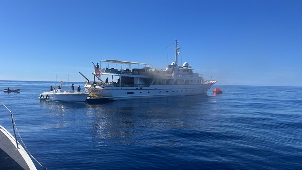 Yacht a fuoco ad Agropoli, evitato il disastro ambientale
