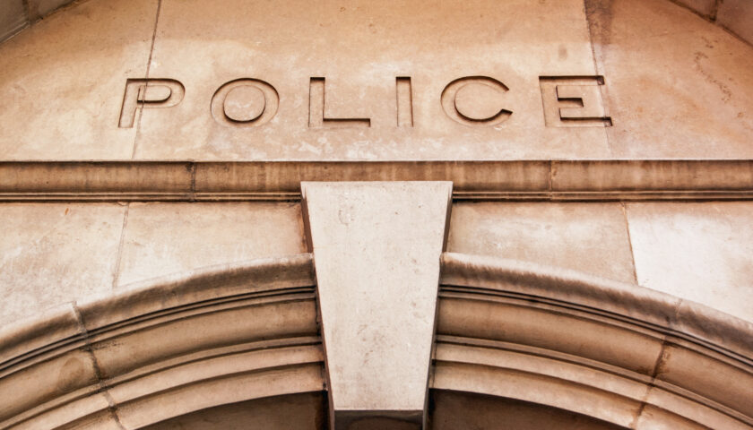 IN QUESTURA MI HANNO DISSUASO DAL PRESENTARE UNA DENUNCIA PERCHÉ INFONDATA: MA POTEVANO FARLO?