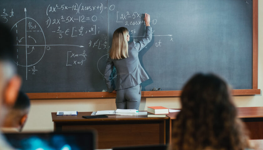 HO LETTO DI UN’INSEGNANTE ASSOLTA DOPO RAPPORTI AMOROSI CON GIOVANISSIMI: MI SEMBRA IMMORALE!