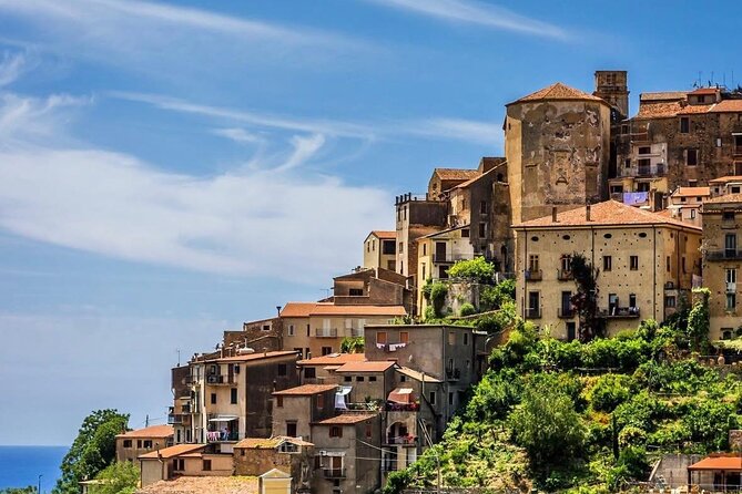 Camerota: 23enne morto dopo caduta dal balcone, domani i funerali