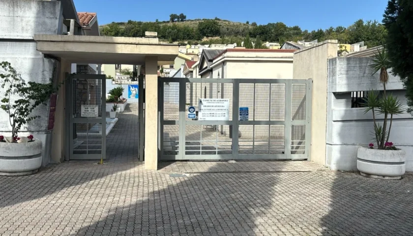Rubati oggetti in rame e ottone nel cimitero di Agropoli